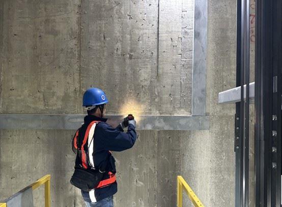 G15站 2號電梯井道內線槽安裝作業