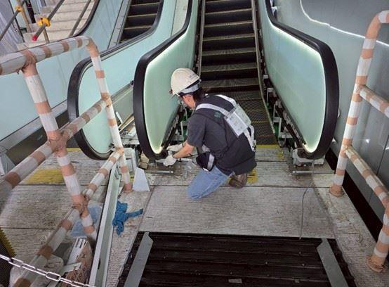 G14站1、2號電扶梯試車作業