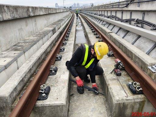 G13-G14站間軌道雜散電流收集電纜施工