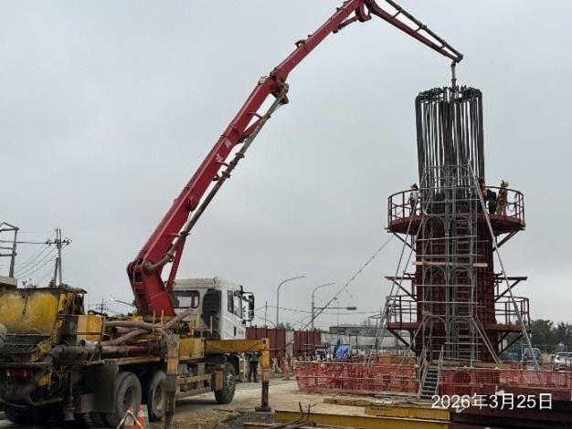 墩柱第三昇層混凝土澆置