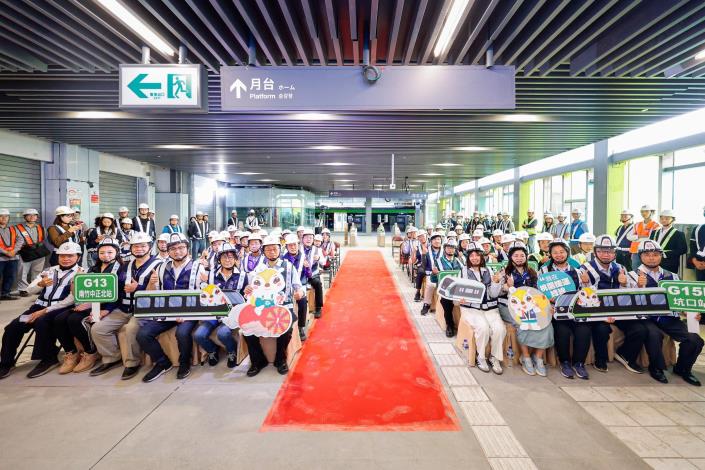 視察活動圓滿成功大合影