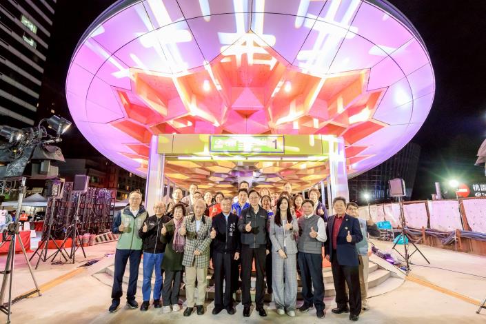 貴賓與出入口A合照