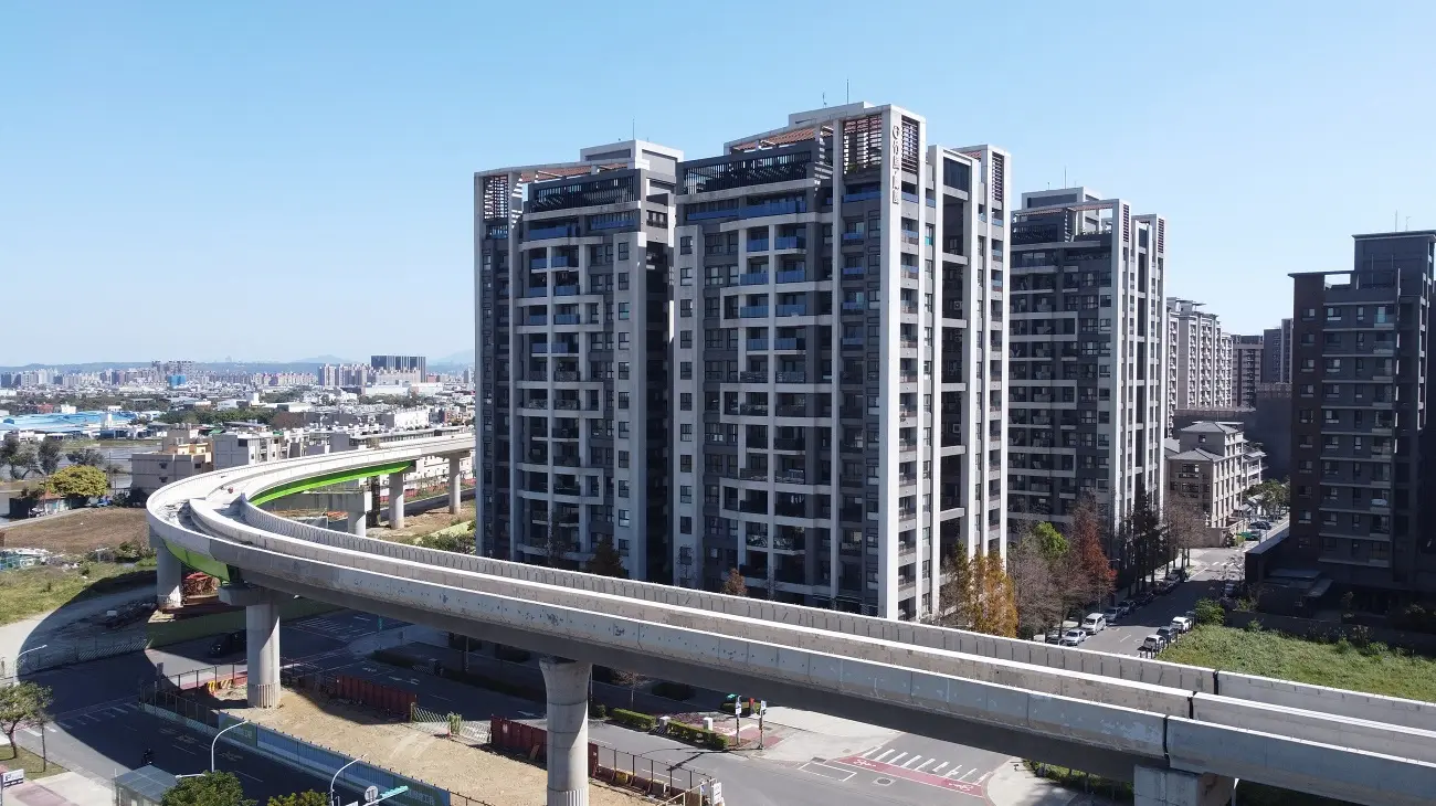 桃園捷運綠線八德區仁德路與建德路口(G01-G02間)高架橋梁