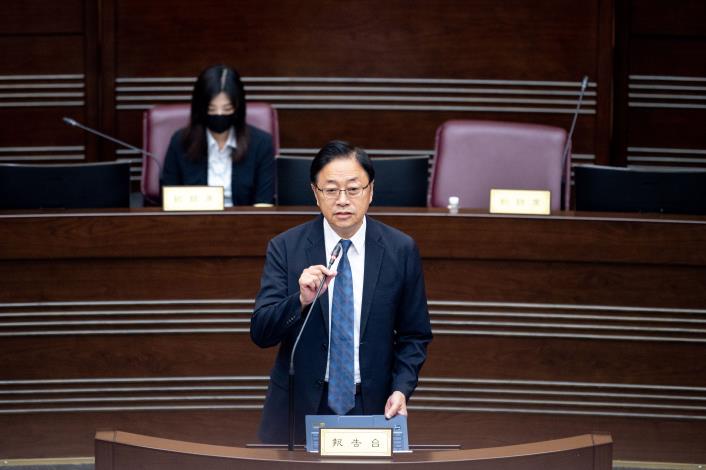 Mayor Chang led the city government team to the 3rd Regular Session of the 2nd Term of the Taoyuan City Council to present an administrative report and provide explanations.