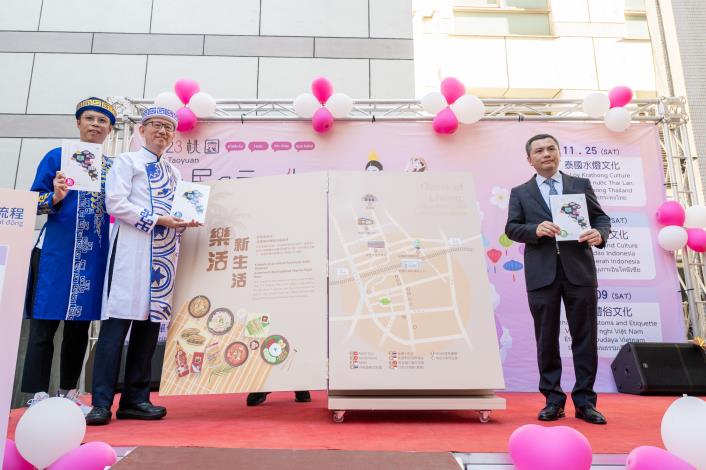 Deputy Mayor Wang unveiled the inaugural issue of Taoyuan City’s New Immigrant Special Publication
