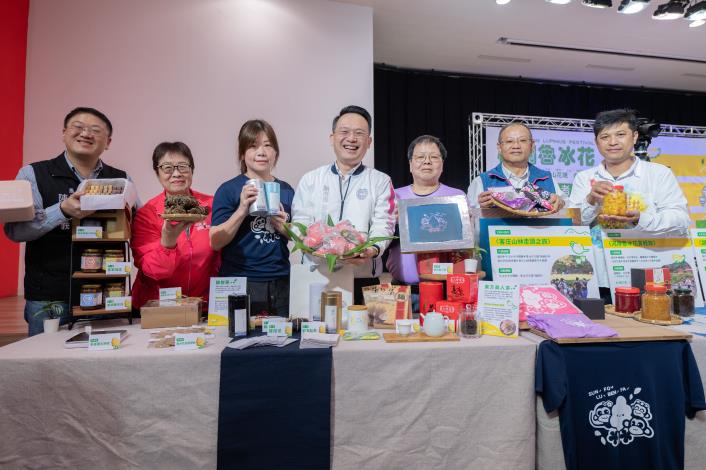 Promoting local good tea, agricultural specialties, and creative cultural products