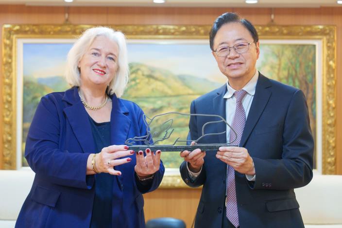 The two sides exchange gifts as a gesture of goodwill