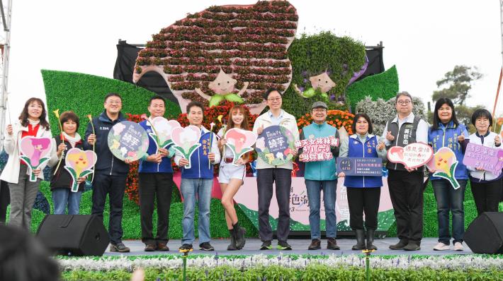 Mayor Chang and VIPs invite people to come to Taoyuan to see the calla lilies and visit the market