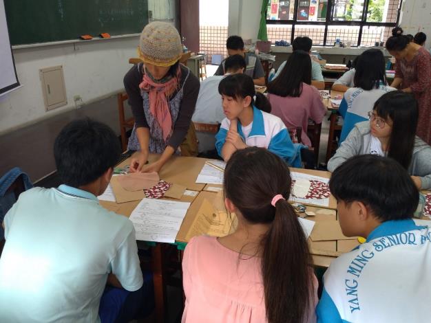 Taiwan Girls' Day Group Workshop-Hand-made maxi pad