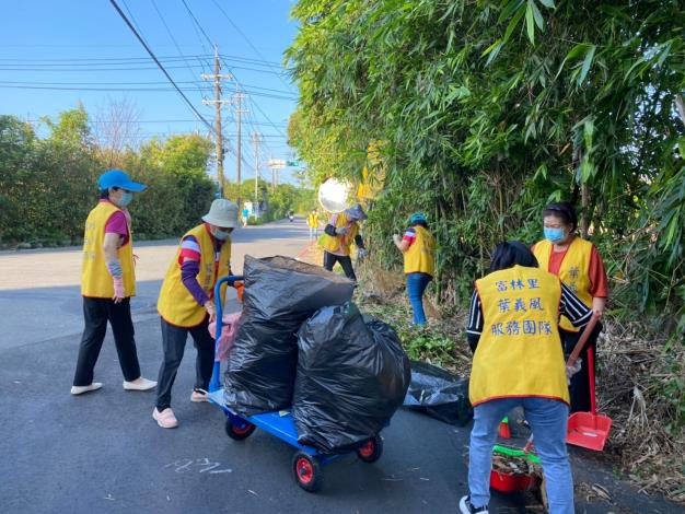 Environmental Cleanup Day in Longtan District