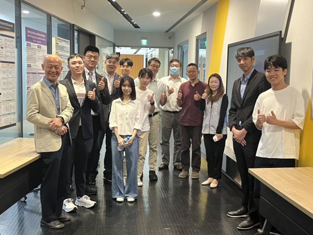 經發局賴科長與專家學者團隊合影