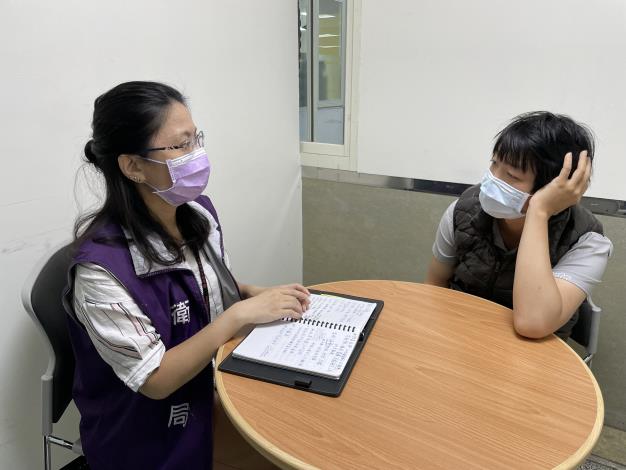 桃衛局關懷訪視員訪視民眾