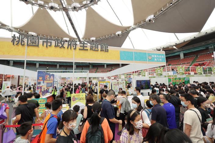 桃園市政府主題館人潮踴躍