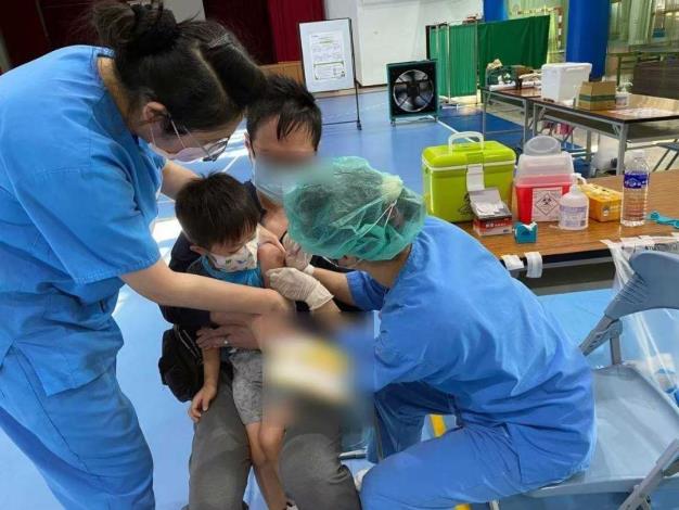 民眾接種流感疫苗2