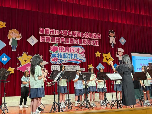 直笛隊表演