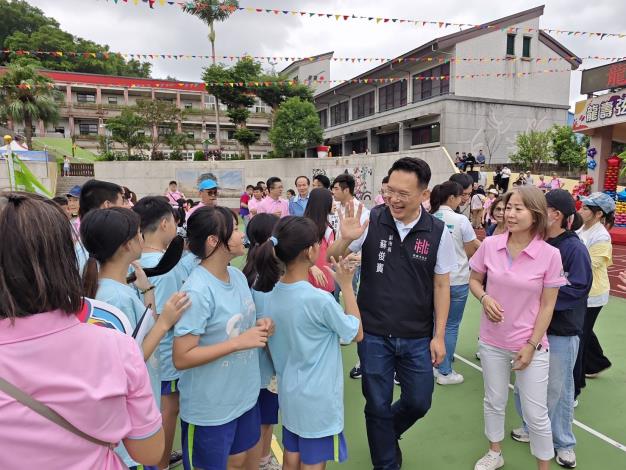 蘇副市長參加龍壽國小80週年校慶照片5