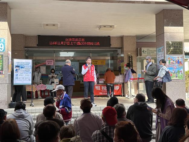 姚世昌局長感謝民眾參與，一起捐發票送愛心(第1張,共7張)