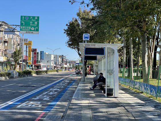 圖13 候車亭