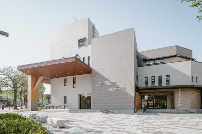 圖7.最佳施工品質類-金質獎-桃園市立圖書館埔頂分館暨親子館興建工程
