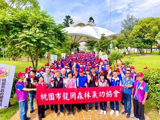 （圖一）桃園市龍岡森林氣功協會114年度萬步健走活動大合照