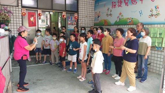 （圖四）舉辦伯公照護站老幼同樂活動，透過世代交流建構更緊密的社區情感