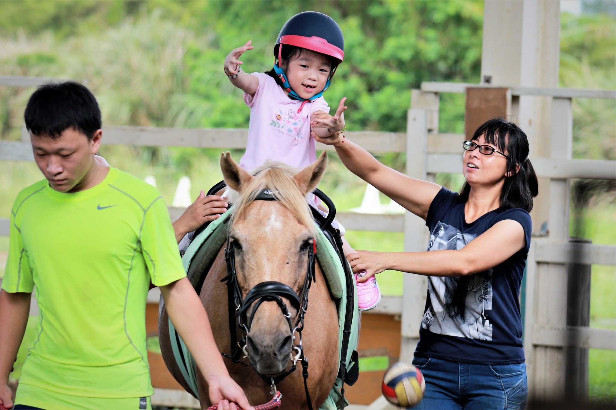 馬匹帶給身障學員無比的成就與喜悅感
