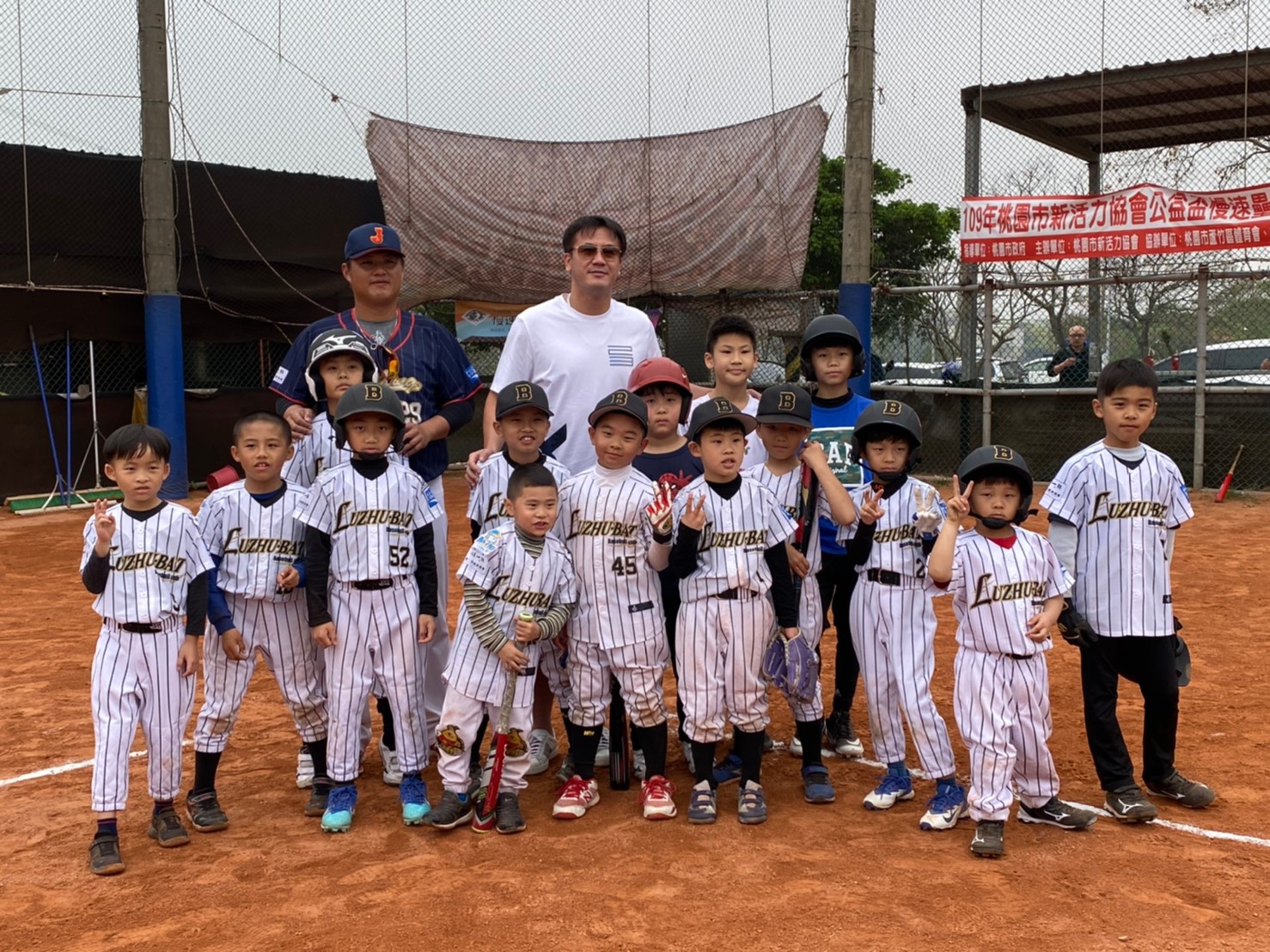 前美國職棒MLB投手曹錦輝拜訪協會關懷小選手