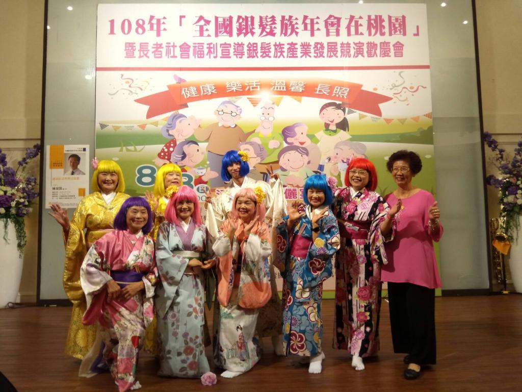 精心打扮穿著日式和服參加全國銀髮族年會