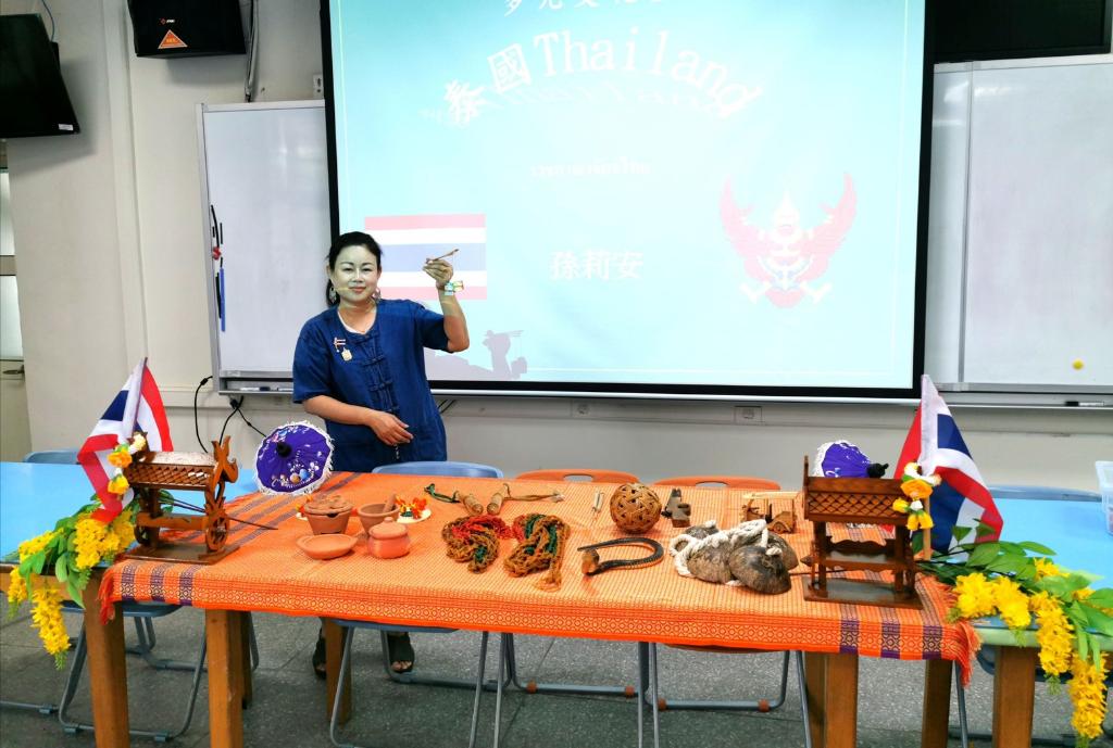 理事長孫莉安教學泰國童玩課程