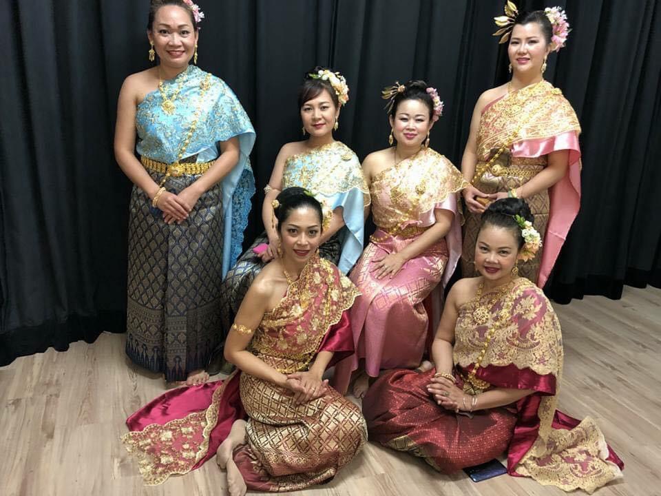 泰國舞蹈表演群，身穿傳統服飾