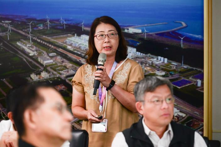社會局於今日市政會議專題報告本市輔具服務及推行成果