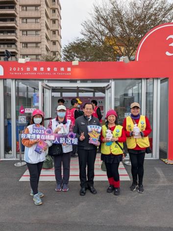 感謝上千名熱血志工的無私奉獻，協助燈會期間的遊客引導、燈區導覽、環境清潔及各項諮詢服務等