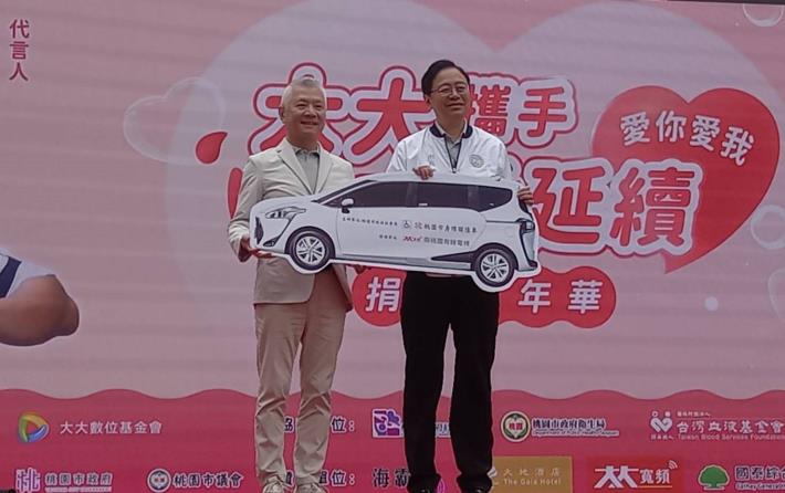 捐贈本市2輛偏鄉身障關懷車及安家實物銀行新臺幣50 萬元