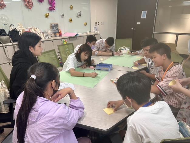 希望培力年輕世代具備觀察社會、表達意見、提出行動的能力