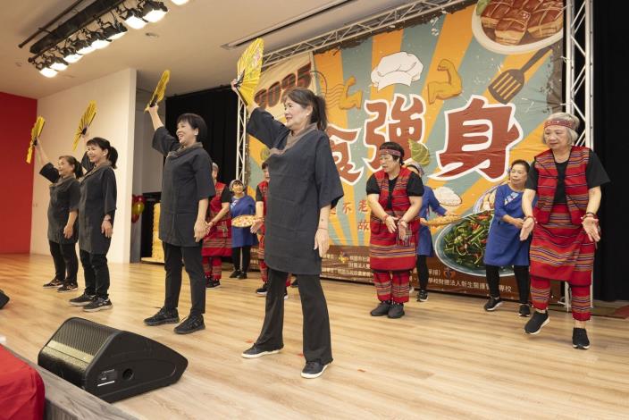 社團法人桃園市安平鎮庄文化協會帶來「筍來Fun一下」開場表演