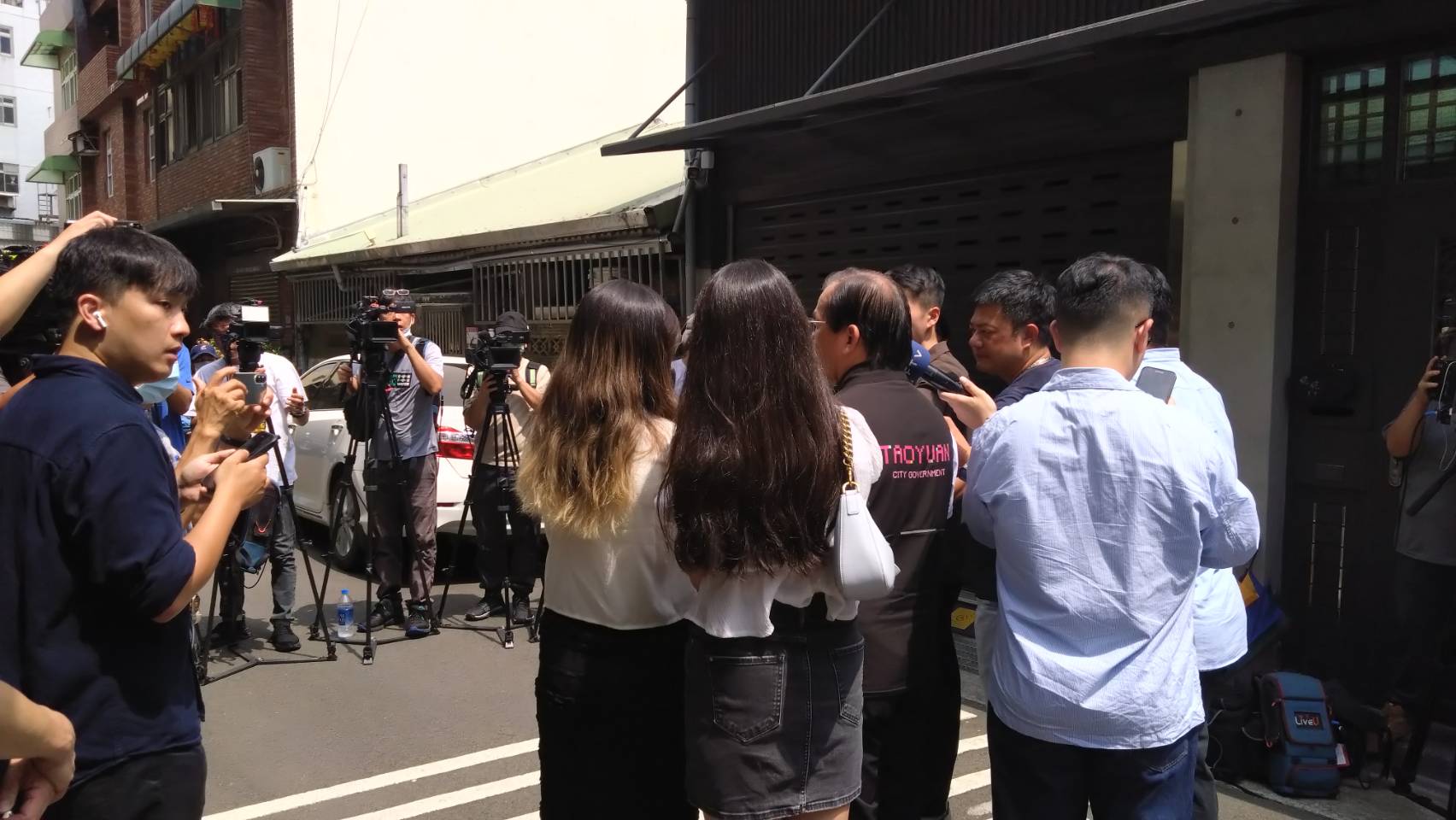 社會局啟動災害救助機制,社工團隊已第一時間介入,針對家屬需求提供心理支持、資源連結與必要服務,並與教育局、區公所等網絡單位協力共同關懷
