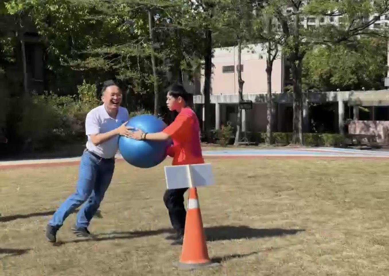 蘇俊賓與特教生共競賽 肯定身障者及家長展現勇氣與毅力