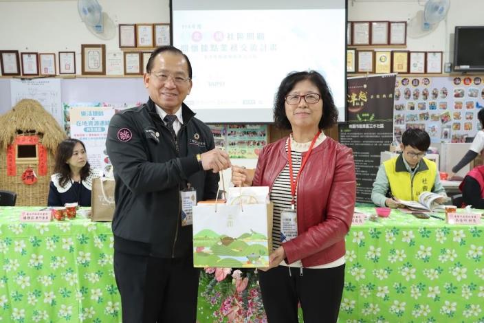 社會局陳寶民局長與新北市政府社會局副局長許秀能合影