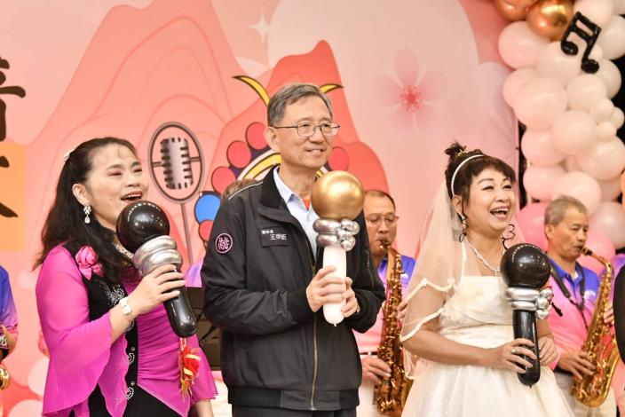 桃園首創高齡長者的歌唱舞臺