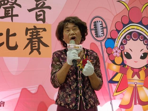 長輩透過歌聲傳遞動人的性別平等價值