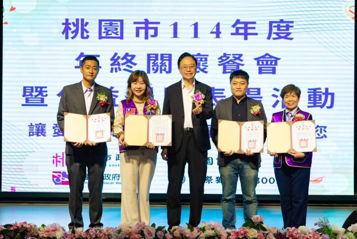 張市長頒發感謝狀