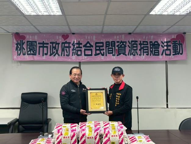 桃園市福德正神關懷協會 寒冬送暖   捐贈萬斤白米　關懷弱勢