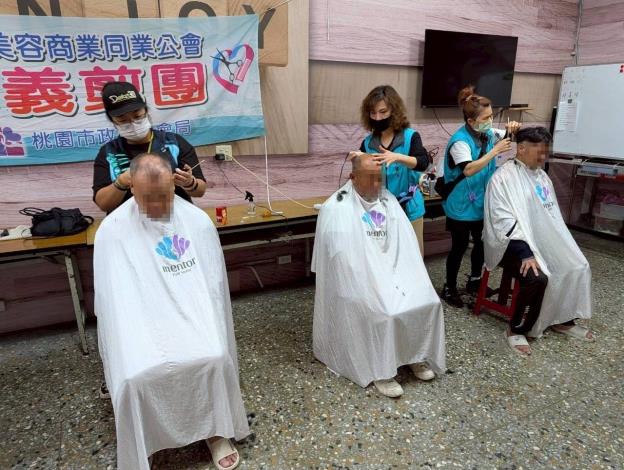 街友據點春節義剪服務 陪伴街友安心過好年