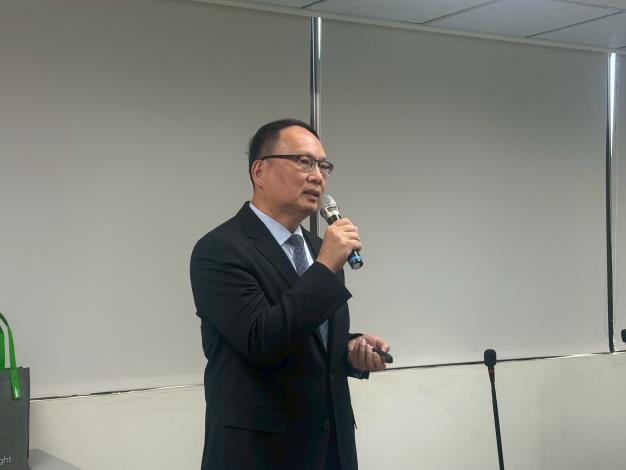 桃園市政府社會局特別邀請法務部調查局桃園市調查處的陳憲炎副主任，就詐騙類型、公務機密類型、機關安全防護及揭弊者保護等議題進行解說