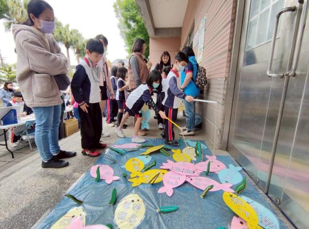 活動設置多元闖關體驗 透過寓教於樂⽅式 讓親⼦在互動中認識兒少保護觀念