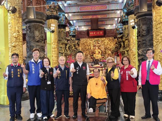 蘇副市長及與會貴賓向太子爺祈福