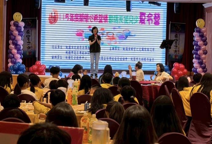 桃園市政府社會局李玉齡主任秘書致詞感謝各界關懷兒少福祉並敬祝活動順利圓滿