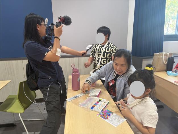 親子一起投入活動，同時也練習表達自己的想法