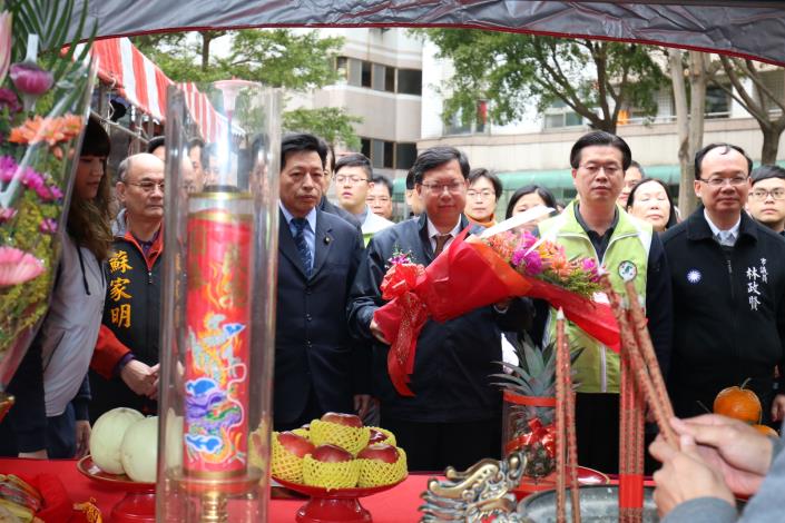 上樑典禮由市長鄭文燦主持，典禮中舉行三獻禮，期盼工程順利圓滿。