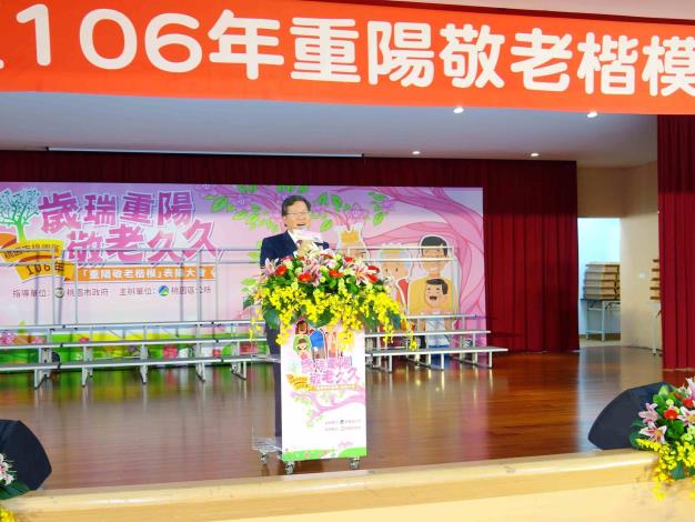 鄭市長表示市政將提供長輩全方位照顧，提供退休後無慮生活。